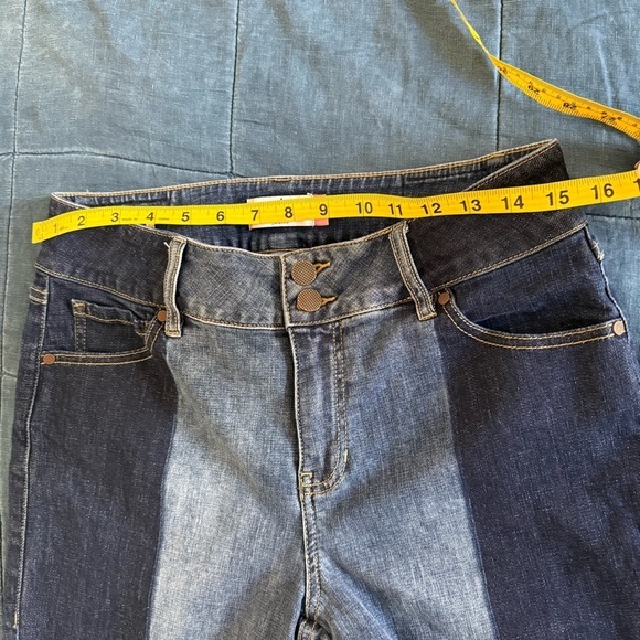CAbi Hi-low Crop Two Tone Jeans Size 10 - Picture 6 of 8